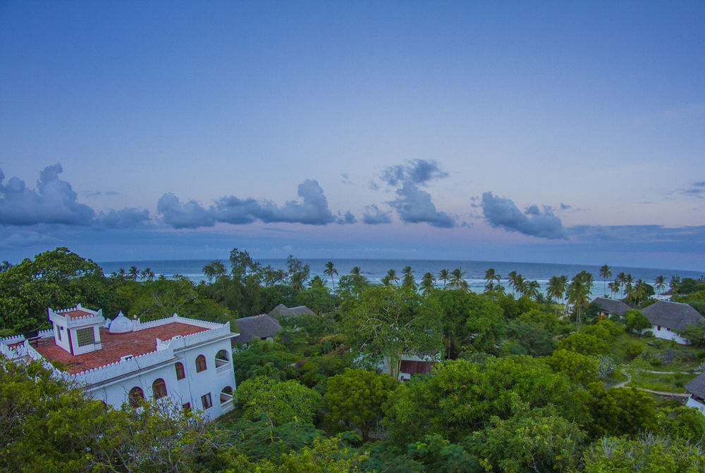Hill Park Hotel - Tiwi Beach Exterior foto